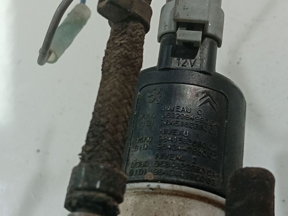 9832984980 Toyota Avensis 2005 Tuulilasinpesurin moottori - Thumbnail 4