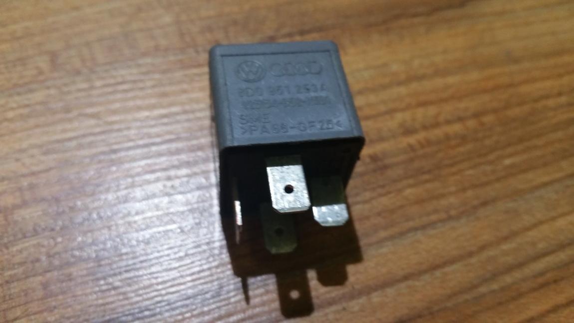 8d0951253a V23134B52X301, 373 Relay module Volkswagen Passat 2002 1