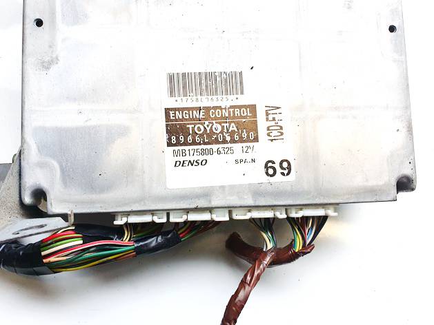 8966105690 Toyota Avensis 2003 Komputer silnika - Thumbnail 2