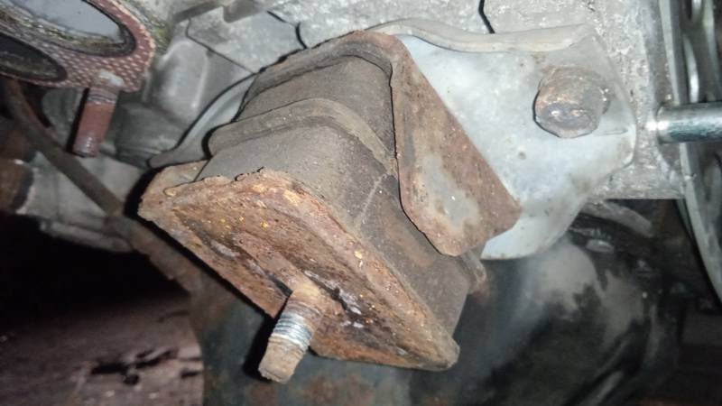 LEFT Subaru Forester 2010 Moottorin moottorituki