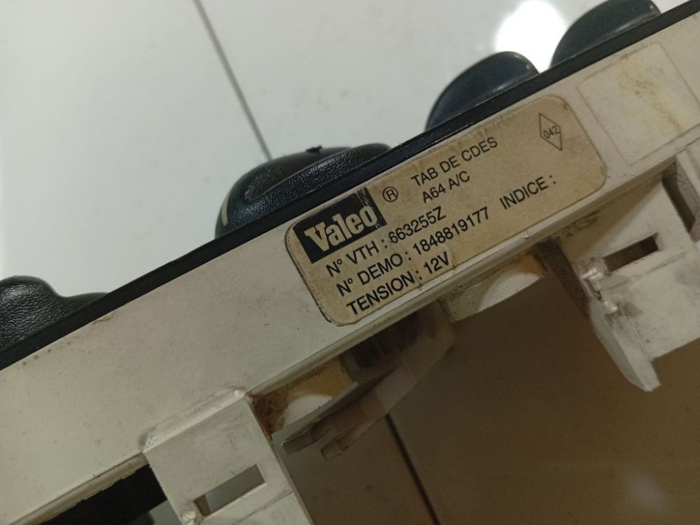 663255Z Renault Master 2002 Climate Control Panel (heater control switches) - Thumbnail 4