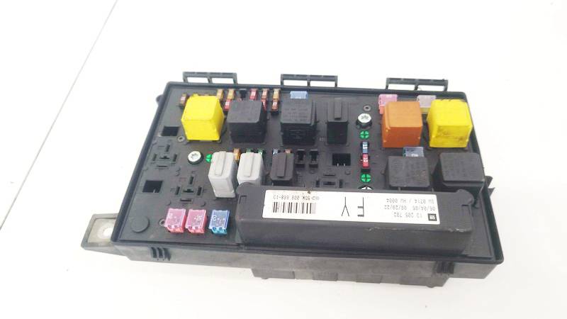 13205782 Opel Astra 2006 Fuse box