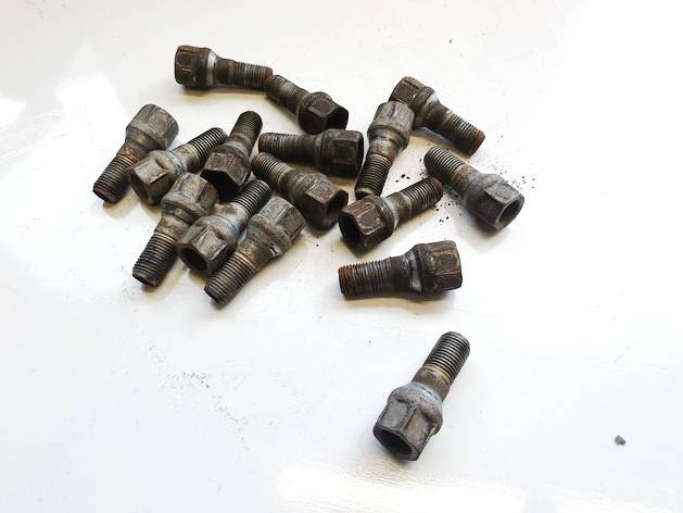 Peugeot 208 2019 Pyöränpulttisarja