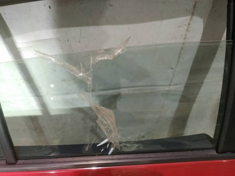 AS2 Toyota Yaris 2007 Боковое окно - задний правый