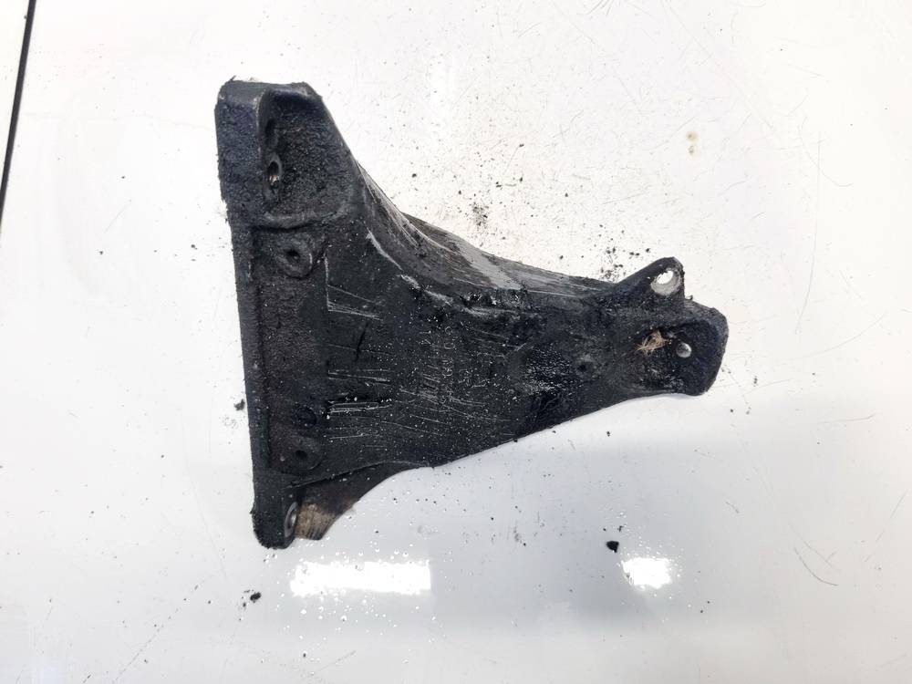 8D0199308L Volkswagen Passat 1998 Engine Mount Bracket and Gearbox Mount Bracket