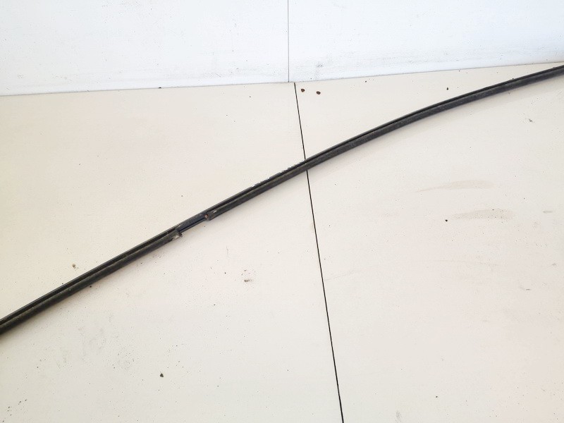 Skoda Superb 2005 Уплотнитель пояса кузова - задний левый