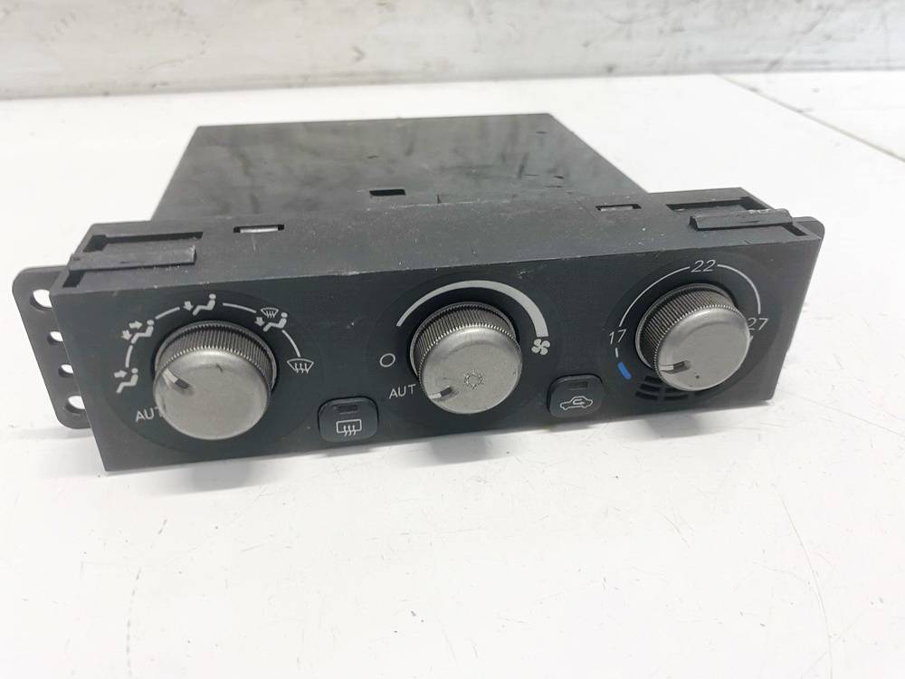 MR958005 Mitsubishi Pajero 2002 Panel sterowania klimatyzacją (przełączniki ogrzewania)