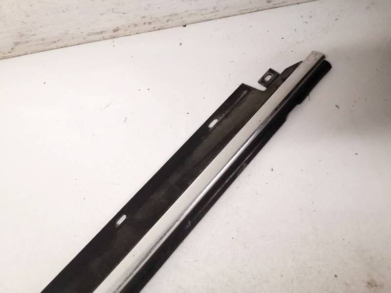 Audi A6 1998 Glass Trim Molding-weatherstripping - FRONT RIGHT - Thumbnail 3