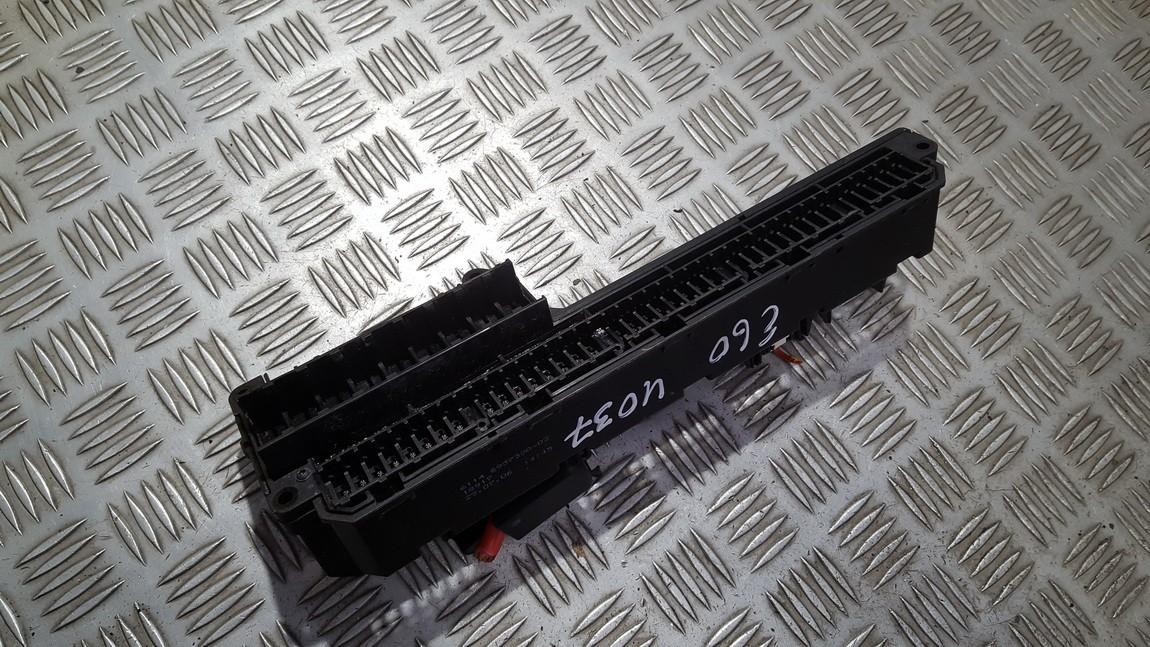 6114695733002 BMW 5-Series 2006 Skrzynka bezpieczników