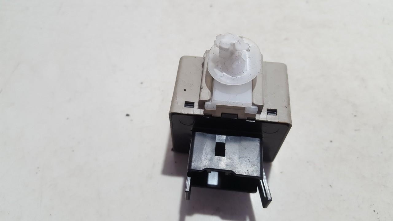 8198005040 Toyota Avensis 2005 Relay module