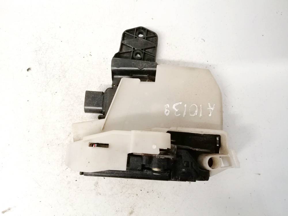 3B0837867 Volkswagen Passat 2005 Oven Lukko - EDESSÄ VASEMMALLA