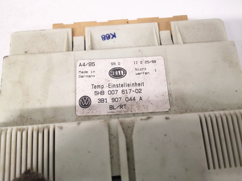 3B1907044A Volkswagen Passat 1998 Climate Control Panel (heater control switches) - Thumbnail 2
