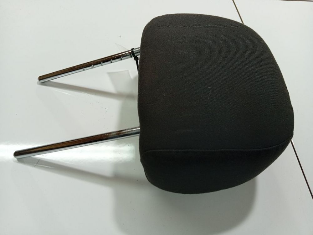 BMW 3-Series 2002 подголовник - Thumbnail 3