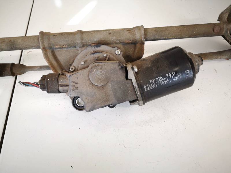 8511052090 Toyota Yaris Verso 2005 windscreen front wiper motor - FRONT