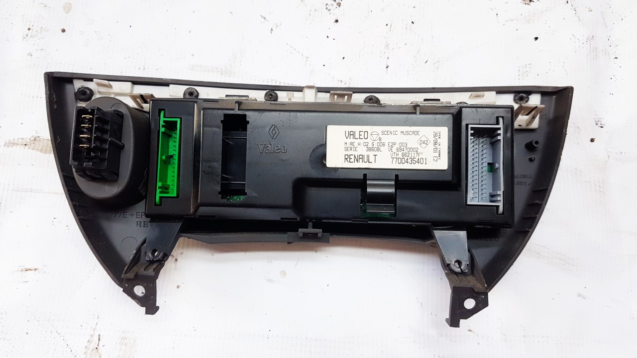 7700435401 Renault Scenic 2001 Climate Control Panel (heater control switches) - Thumbnail 2