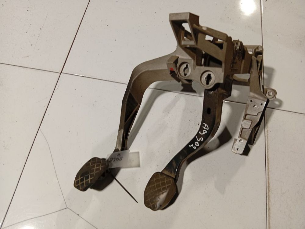 8D1721117N Audi A6 2003 Pedal work, Brake pedal, Pedal bracket, Clutch pedal