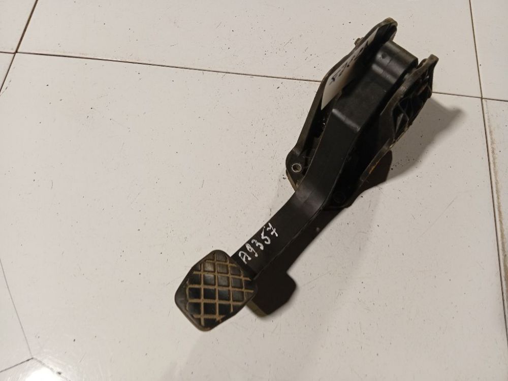 1K1721059CH Skoda Octavia 2006 Clutch pedal