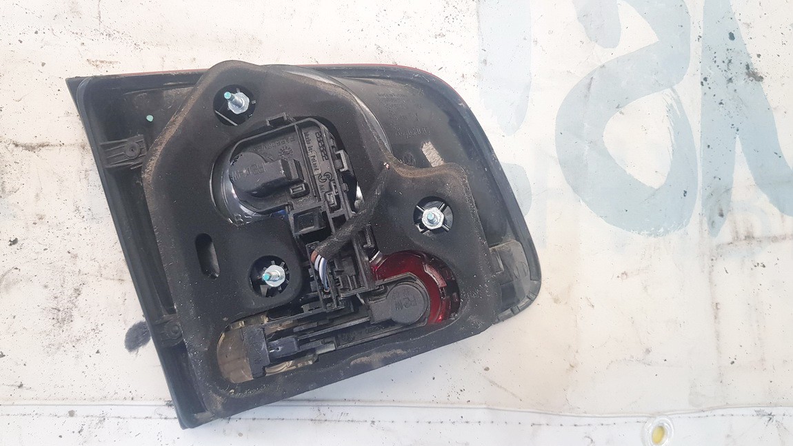 Volkswagen Touareg 2008 Tail light inner - REAR RIGHT - Thumbnail 3