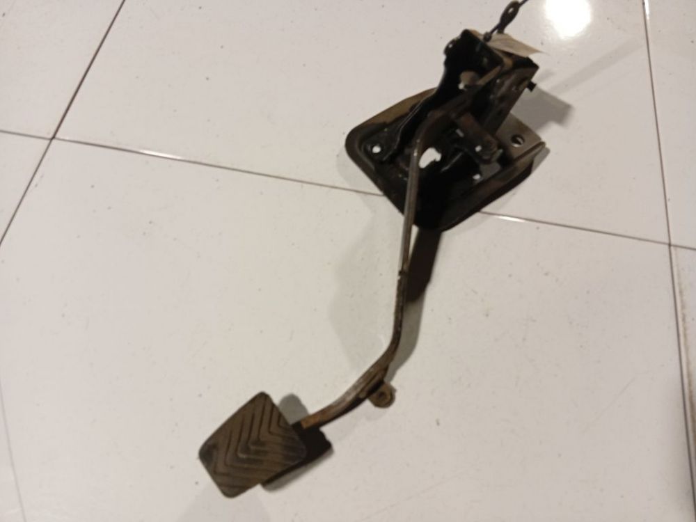 Mitsubishi Outlander 2007 Pedał hamulca