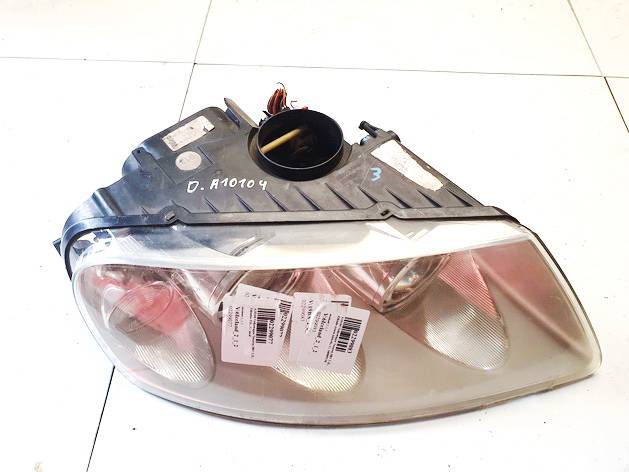 Volkswagen Touareg 2003 Lampa - PRZEDNIE PRAWE