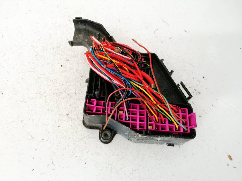 8D1941824 Volkswagen Golf 2000 Fuse box
