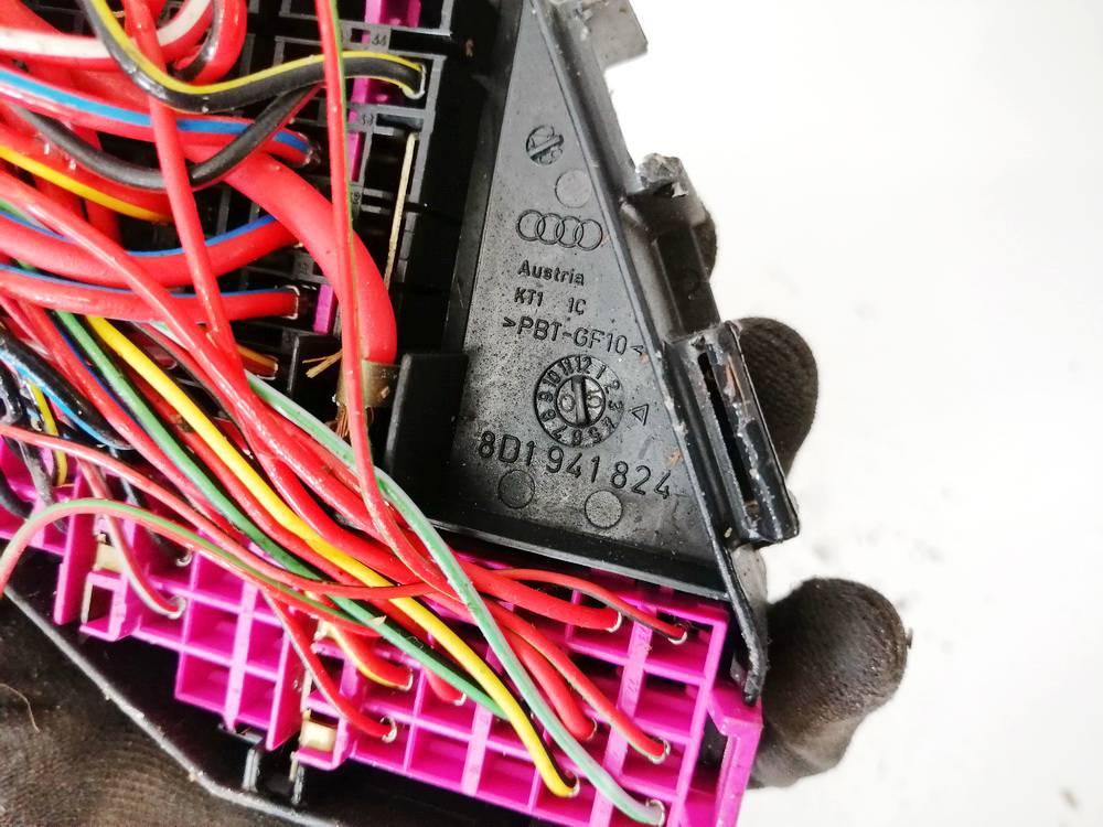 8D1941824 Volkswagen Golf 2000 Fuse box - Thumbnail 3