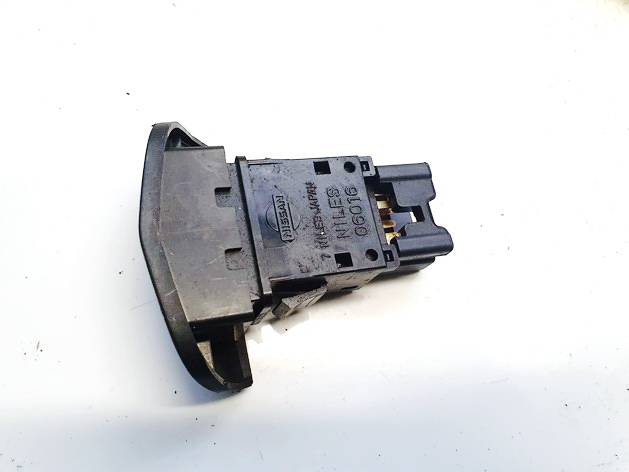 06016 Nissan Primera 2002 Hazard switch - Thumbnail 3