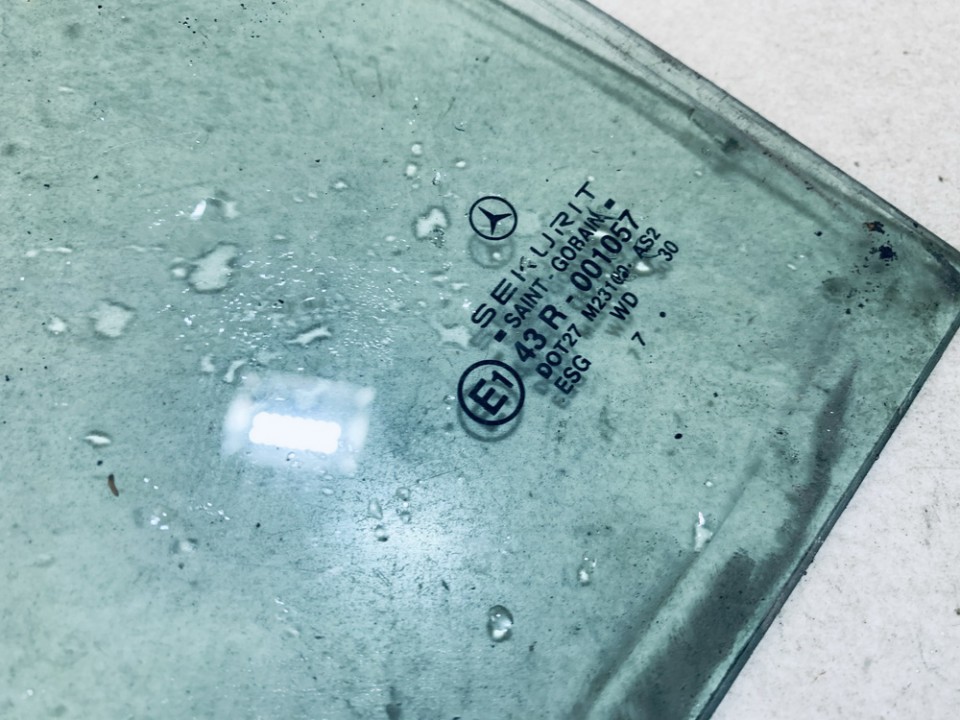 Mercedes-Benz C-CLASS 1998 Ventanilla de ventilación de la puerta trasera - TRASERO DERECHO - Thumbnail 2