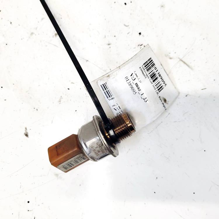03L906051 Volkswagen Golf 2010 FUEL RAIL HIGH PRESSURE SENSOR