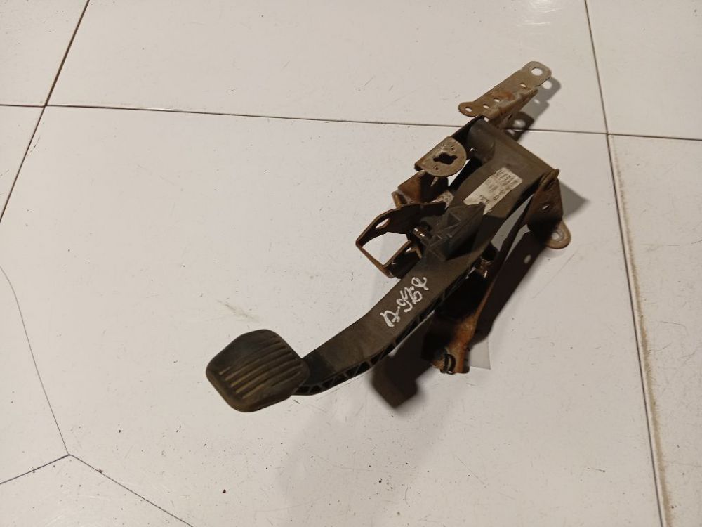 Volvo V50 2008 Pedał sprzęgła