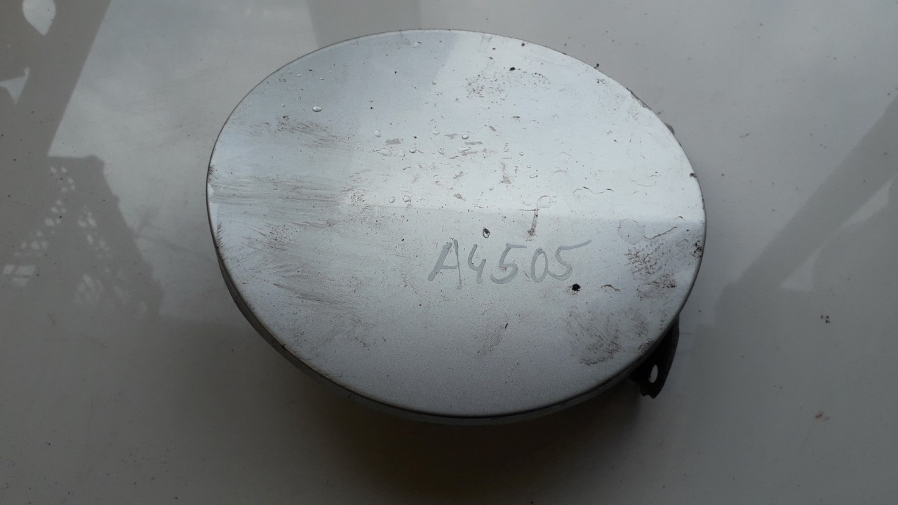 Toyota Corolla Verso 2005 Fuel door Gas cover Tank cap (FUEL FILLER FLAP)