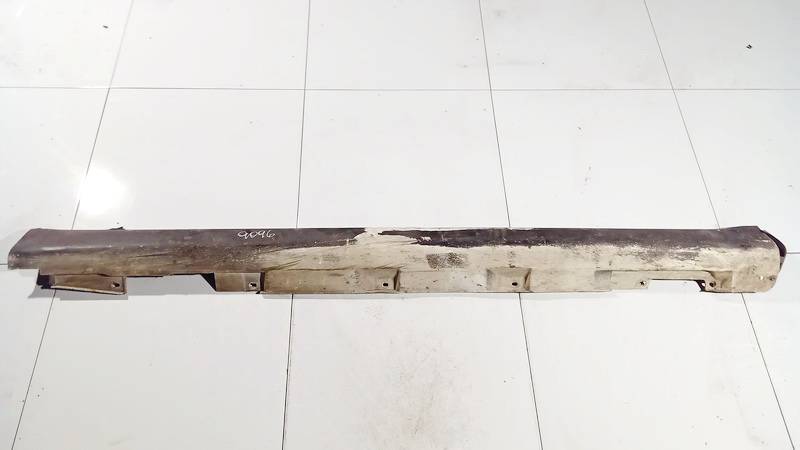 Toyota Corolla Verso 2005 Plastikowy prawy próg