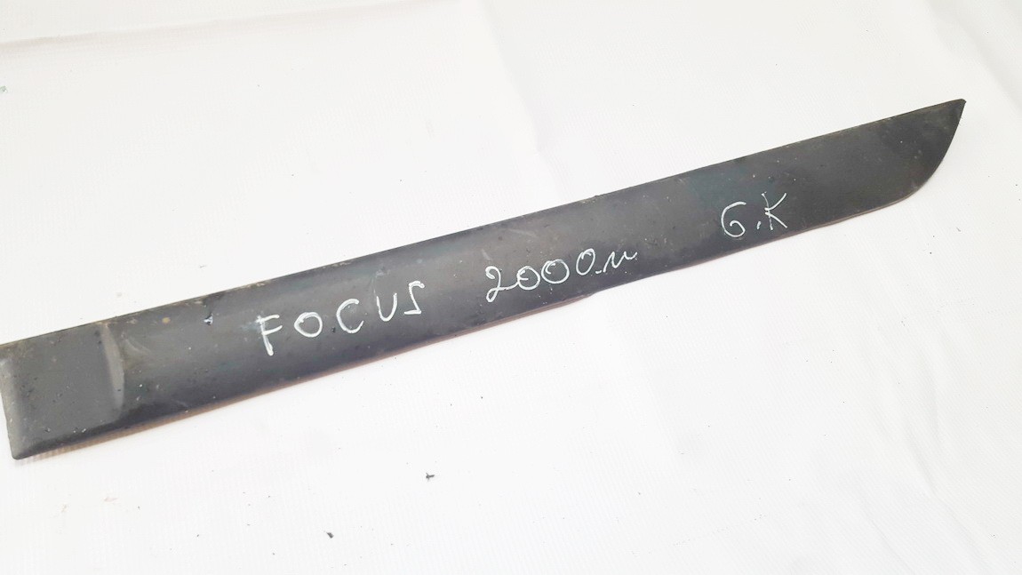 98ABF25533AEW Ford Focus 2000 arrière gauche garniture porte de moulage