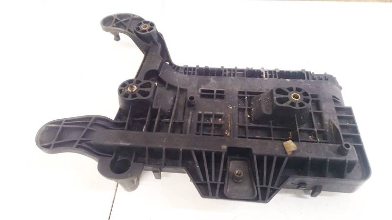 1K0915333H Skoda Octavia 2012 Obudowa baterii - akumulatora