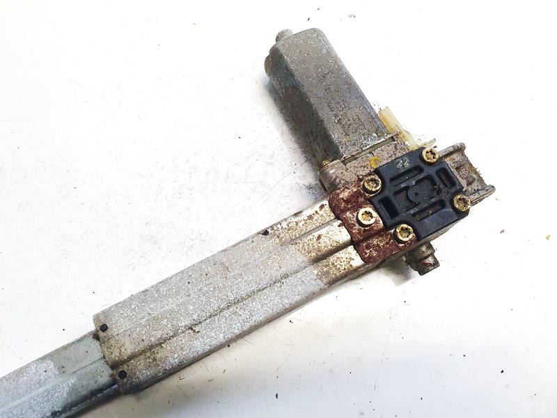 0095879 BMW 7-Series 2003 Sedynes varikliukas P.D.