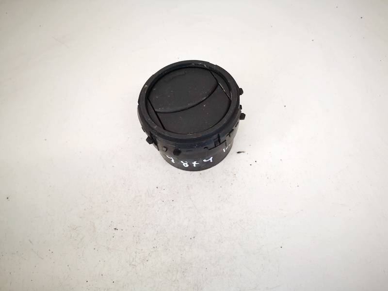 Toyota Yaris 2006 Sisäilman ilmanvaihtoritilät