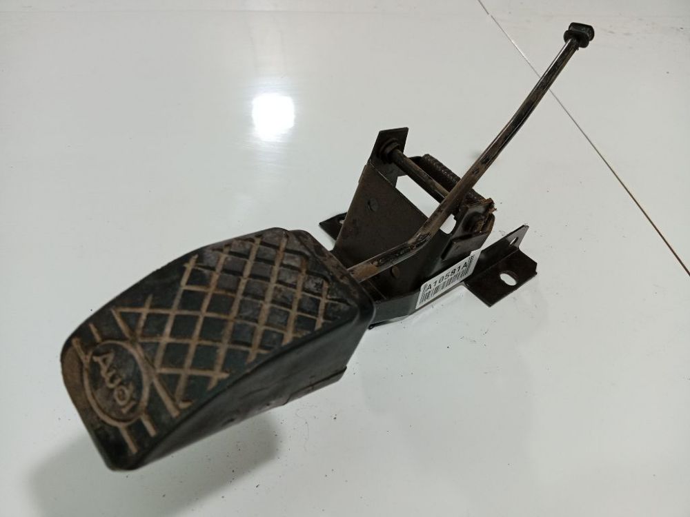 Audi 100 1985 Акселератор (газа) педаль электронная