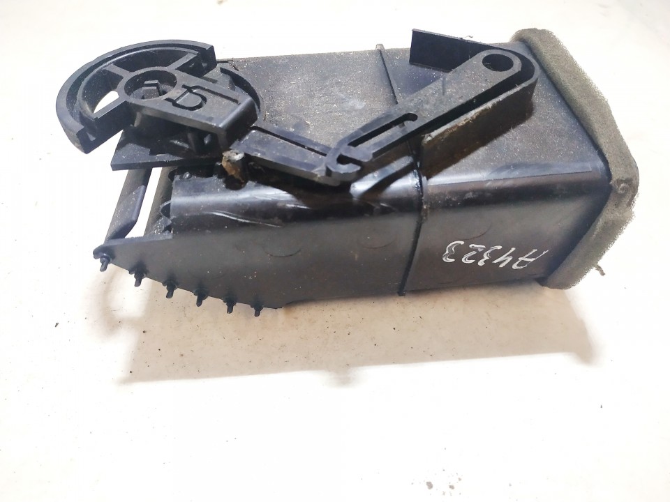 30722777 Mitsubishi Grandis 2005 Dash Vent (Air Vent Grille) - Thumbnail 3