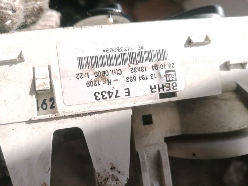 13191583 Toyota Yaris Verso 2001 Climate Control Panel (heater control switches) - Thumbnail 3