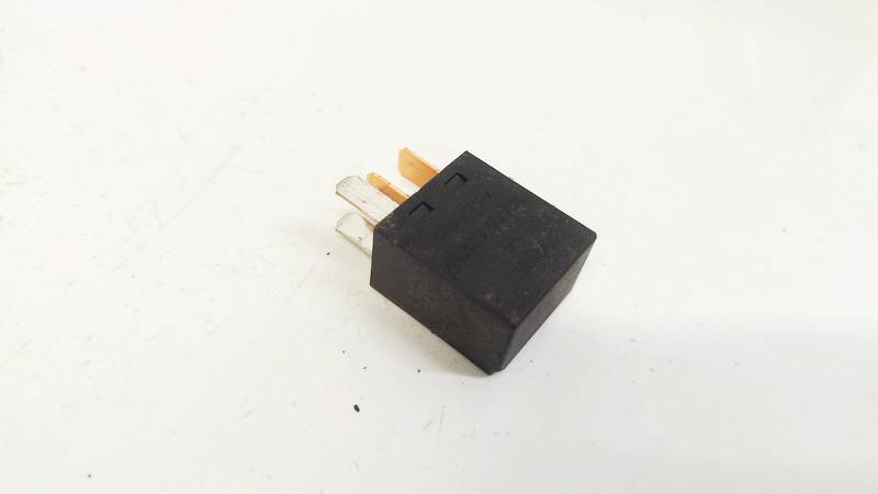 MB953382 Mitsubishi Colt 2004 Relay module