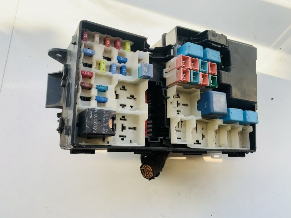 EG2166767 Mazda CX-7 2007 Fuse box