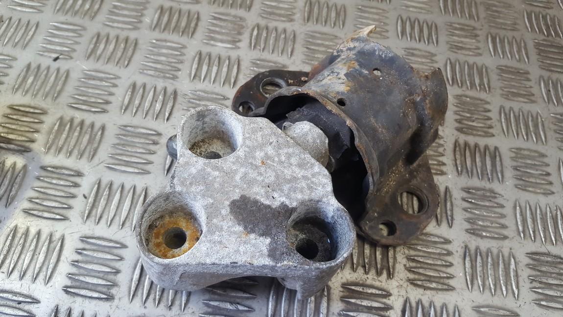 7700415087 Renault Clio 2004 Variklio pagalves bei Greiciu dezes pagalves