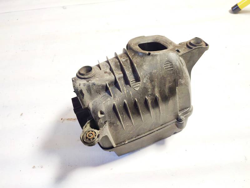 1K0129607C Volkswagen Golf 2005 Air filter box