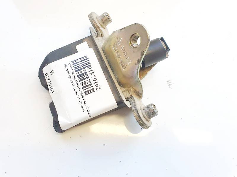 1Z5827501D Skoda Octavia 2010 Galinio Dangcio spyna G. (kapoto)