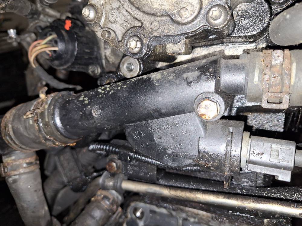 038121132 Skoda Octavia 2008 Obudowa termostatu - Thumbnail 2