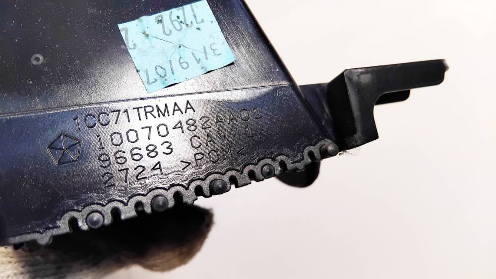 10070482AA01 Jeep Patriot 2007 Dash Vent (Air Vent Grille) - Thumbnail 3