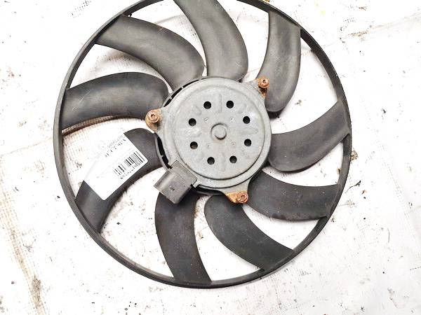 993328L Audi A4 2009 Dyfuzor (wentylator chłodnicy)