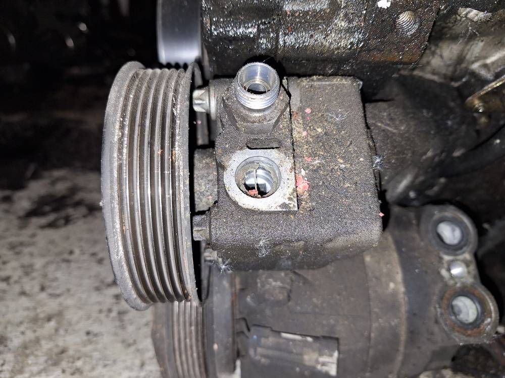 90528668 SAAB 9-3 1998 Ohjaustehostimen pumppu