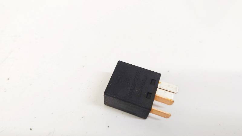 MB953382 Mitsubishi Colt 2004 Relay module