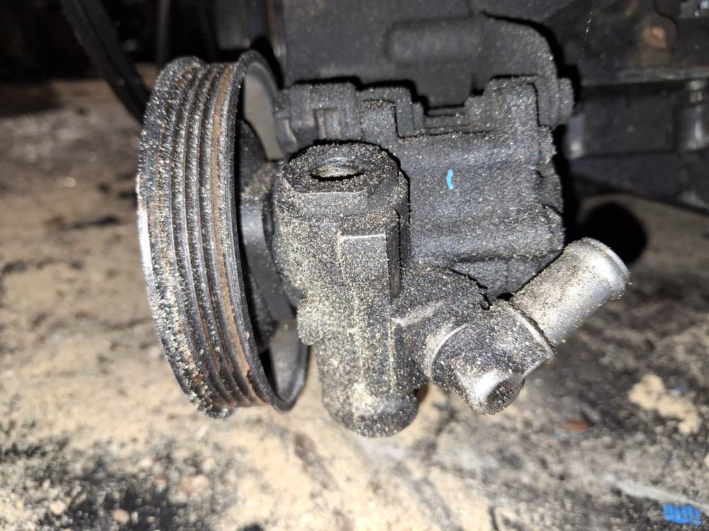 BMW 5-Series 1999 Pump assembly - Power steering pump